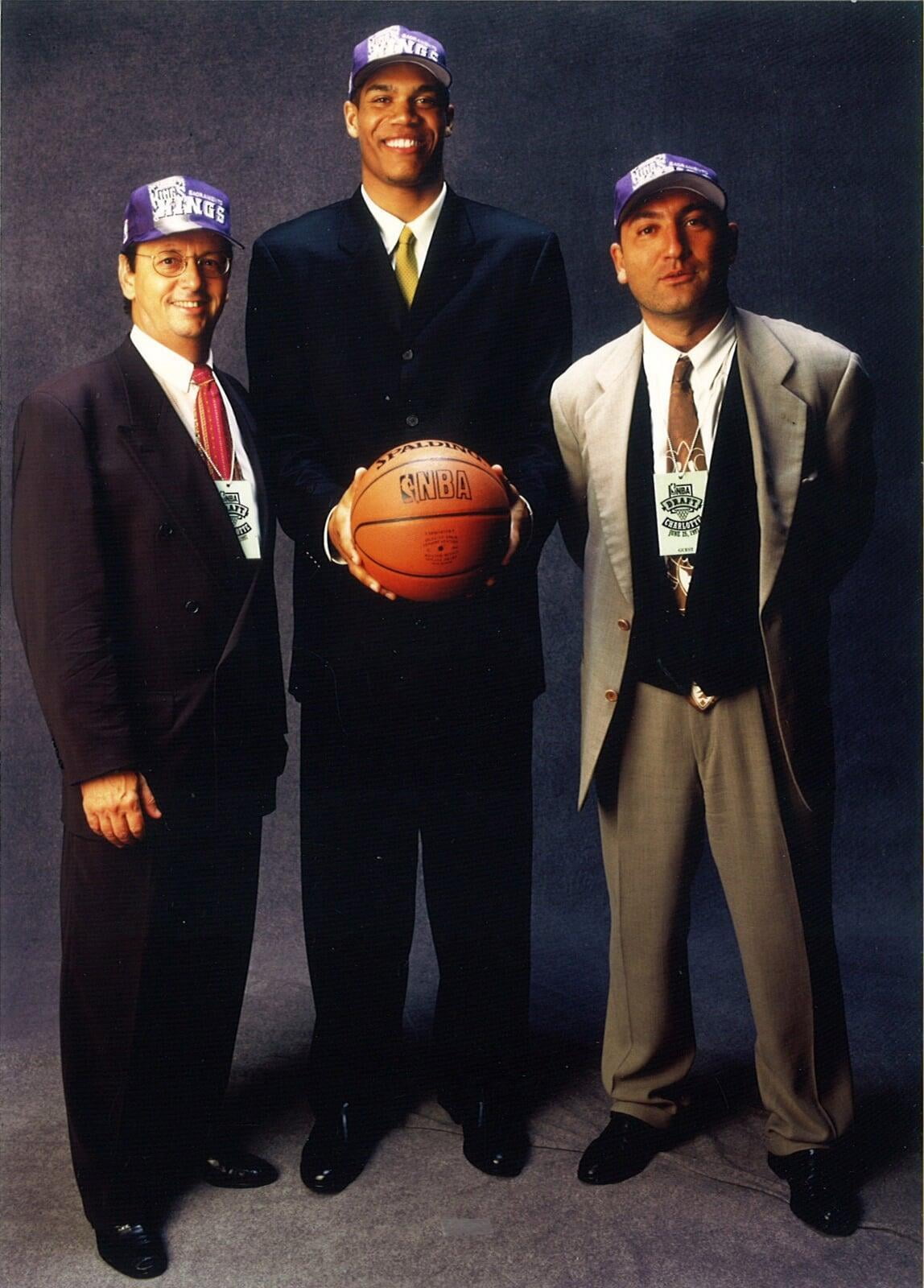 Tariq Abdul-Wahad et Jean-Jacques Bertrand à Charlotte (USA) lors de la Draft NBA en 1997